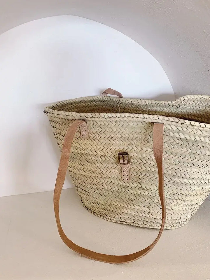 Straw Shoulder Bag with Leather Strap Closure