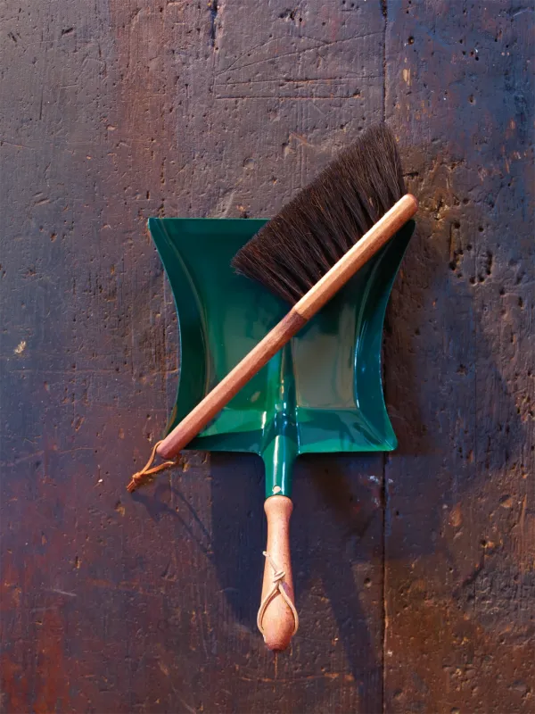 Moss Green Dustpan with Beechwood Handle