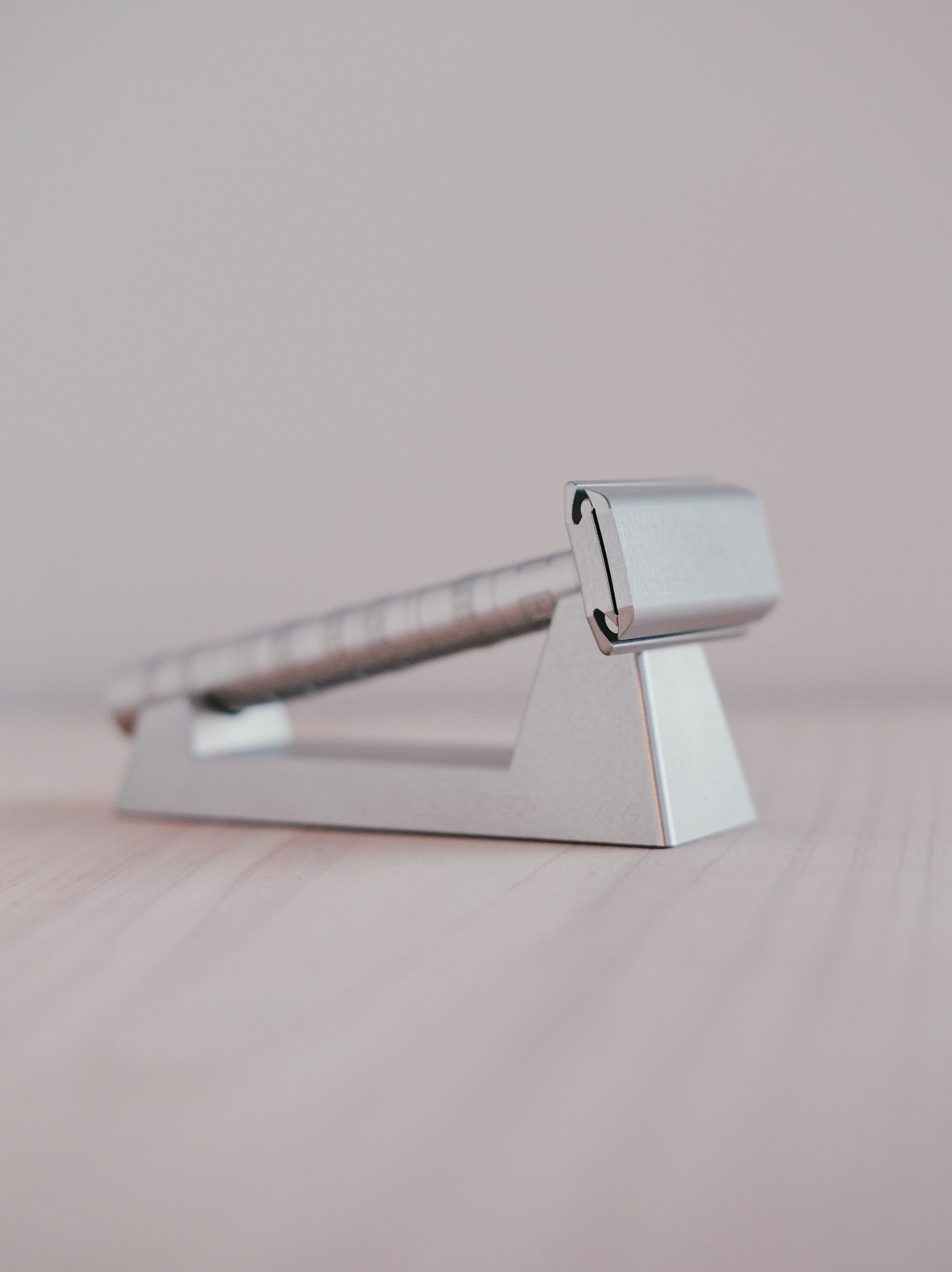 The Henson Razor Stand – Green Tiger & Co.