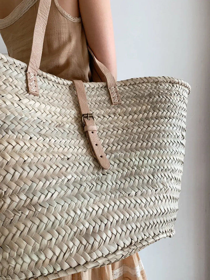 Straw Shoulder Bag with Leather Strap Closure