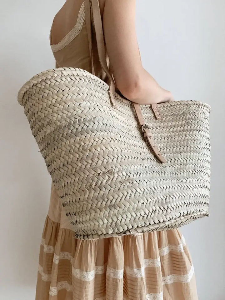 Straw Shoulder Bag with Leather Strap Closure